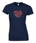 Minimalistisk design med ett färgstarkt hjärta tryckt på en mörk t-shirt
