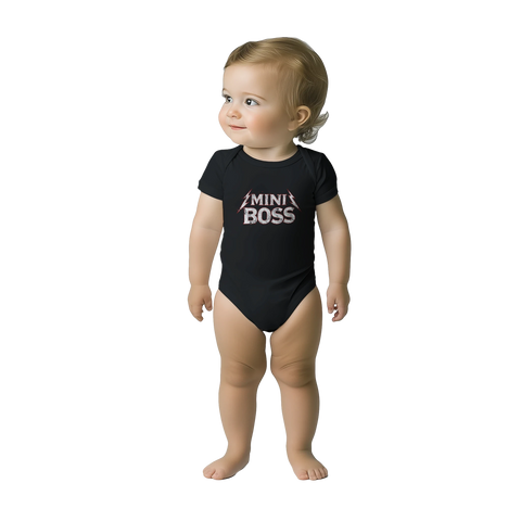 Bebis som bär en svart baby body med ett statement-motiv