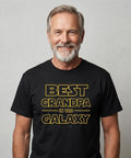 T-shirt med texten Best Grandpa in the Galaxy för morfar eller farfar