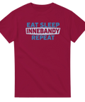 Vinröd t-shirt med citat om innebandy i modern typografi