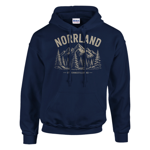 Klassisk Norrland-design med bergsmotiv på en marinblå hoodie
