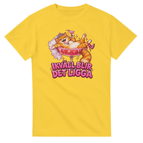 Gul t-shirt med katten i cocktailglas, brudslöja och texten ”Ikväll blir det ligga”.