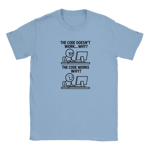 Ljusblå t-shirt med humoristiskt motiv om kodning och frustration