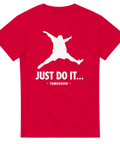 Parodi på Jordan-logga med fyllig person och texten "JUST DO IT... TOMORROW" på röd t-shirt.