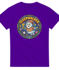 Lila t-shirt med retro badge-tryck av ett sömngående spöke i pyjamas