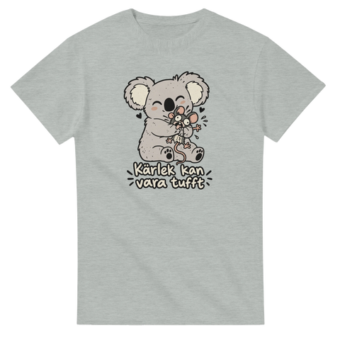 Gråmelerad t-shirt med en koala som kramar en mus och texten Kärlek kan vara tufft.