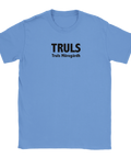Truls Möregårdh text i svart på ljusblå t-shirt.