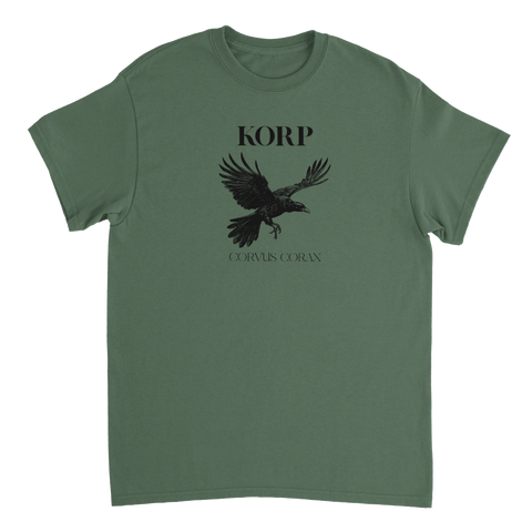 Mörkgrön t-shirt med detaljerat korpmotiv och latinsk text