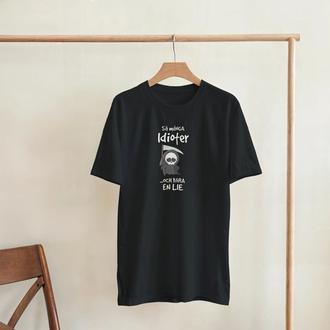 Mörk humoristisk design med tecknad dödgrävare och ironiskt citat på t-shirt