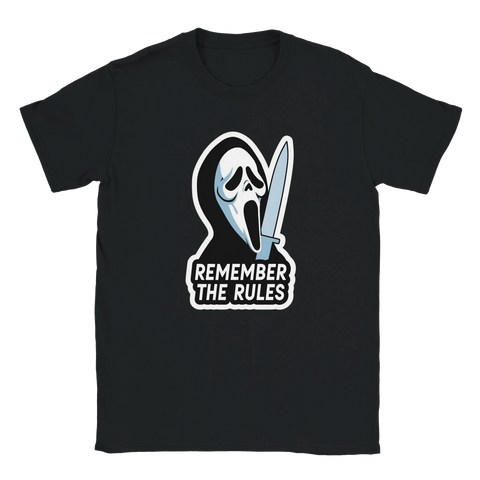 Scream-mask med kniv & text "REMEMBER THE RULES" på svart t-shirt.