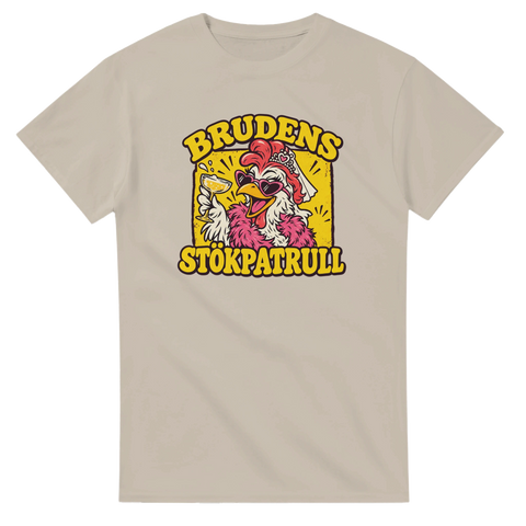 T-shirt till möhippa med texten Brudens stökpatrull och en höna med hjärtformade solglasögon, slöja och rosa boa
