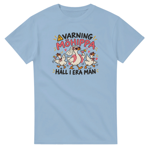 T-shirt med tre festglada gäss och texten Varning möhippa – Håll i era män