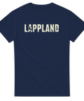 Lappland-tryck med ren och sliten text i beige på marinblå t-shirt.