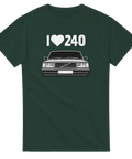Minimalistiskt bilmotiv med texten I love 240 på mörkgrön t-shirt