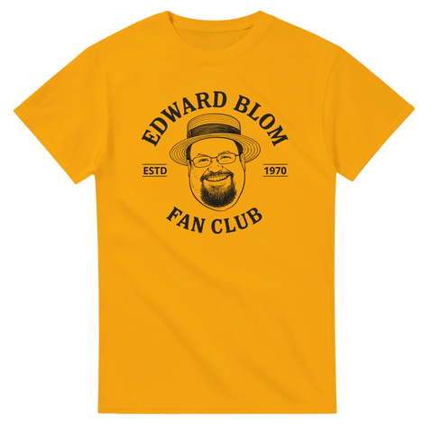 Edward Blom Fan Club-tryck med karikatyr av Blom i stråhatt, på gul T-shirt.