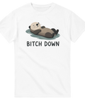 Grafiskt motiv med en harmonisk utter och kaxigt citat på vit t-shirt