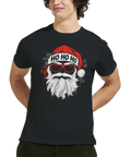 Modern jultomte med skägg och röda solglasögon på en grafisk t-shirt