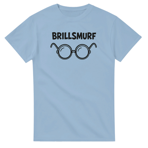 Lekfullt tryck med glasögon och texten Brillsmurf på ljusblå t-shirt