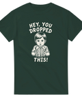 Grafiskt motiv av pojke som hittat en borttappad hjärna – humoristisk t-shirt