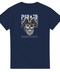 Piratskalle med ögonlapp, skägg och hatt, text "PIRATE" på marinblå t-shirt.