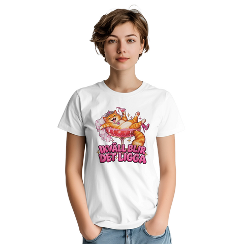 T-shirt med en katt i ett cocktailglas och texten Ikväll blir det ligga