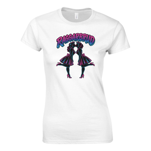 Grafiskt motiv av två kyssande pinuppor i retrostil på vit t-shirt