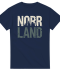 Skogsinspirerat Norrland-motiv i sliten retrostil på marinblå t-shirt