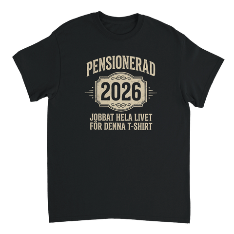 Svart t-shirt med beige tryck Pensionerad 2026 i klassisk stil