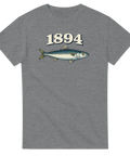 Gråmelerad t-shirt med nostalgiskt fiskmotiv inspirerat av gamla konservetiketter