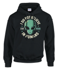 Retro alien-illustration med texten I do not believe in humans på svart hoodie