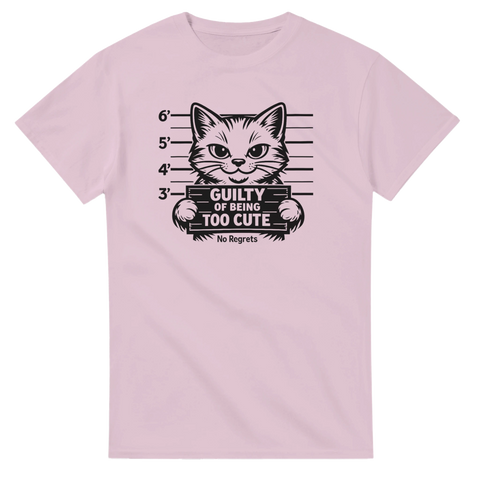 Svart tecknad katt med "Guilty of Being Too Cute" på rosa t-shirt.