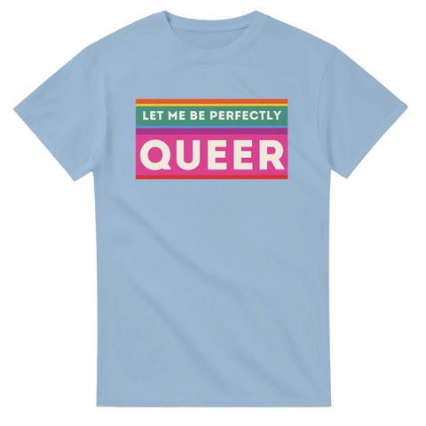 Färgglad text "Let Me Be Perfectly Queer" på ljusblå t-shirt.
