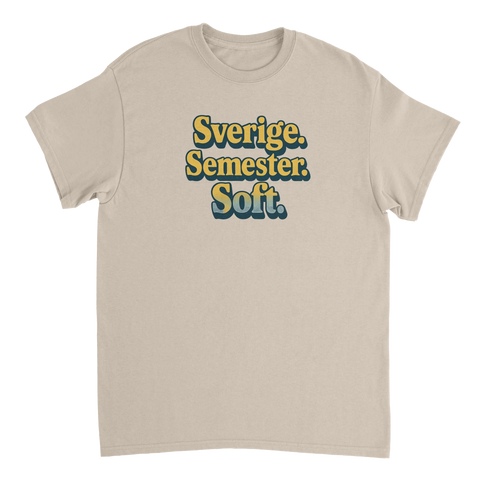 Sverige. Semester. Soft. retro-tryck i gult och blått på beige t-shirt.