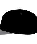 Svart snapback-keps med grå skärm och grå knapp upptill.