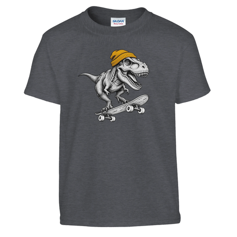 Mörkgrå barn-t-shirt med en T-Rex i gul mössa på skateboard.