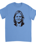 Grafiskt motiv av Magdalena Andersson på en ljusblå t-shirt