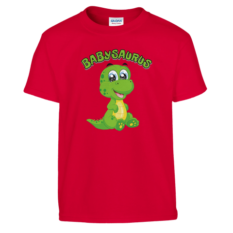 Tecknad grön dinosaurie med text "BABYSAURUS" på röd barntröja.