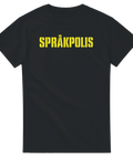 Gult textmotiv med ordet Språkpolis på en svart t-shirt med attityd