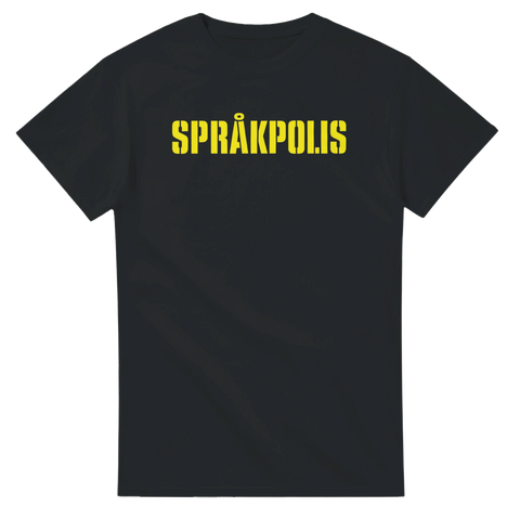 Gult textmotiv med ordet Språkpolis på en svart t-shirt med attityd