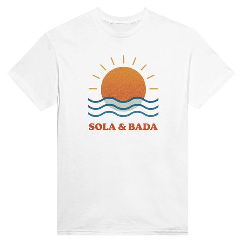 Retroinspirerad illustration med sol och vågor på vit t-shirt