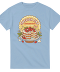 Jordgubbstårta med text "Swedish Fika" och "Summer Treat" på ljusblå t-shirt.