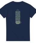 Ideas come after coffee" text i grågrönt med kaffekopp och ånga på marinblå t-shirt.