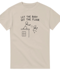 Svartvitt motiv med humoristisk text på sandfärgad t-shirt