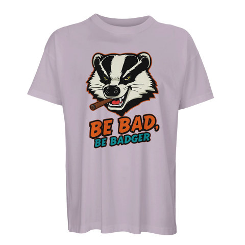 Ljuslila t-shirt med grafiskt motiv av en tuff grävling i retrostil