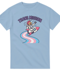 Ljusblå t-shirt med tecknad astronaut på raket i transflaggans färger