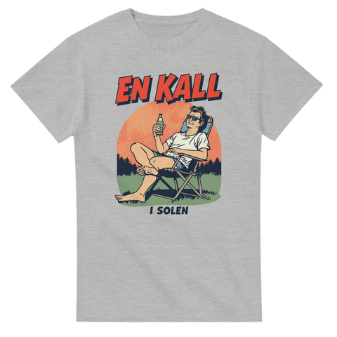Gråmelerad t-shirt med grafiskt motiv av sommaridyll och texten En kall