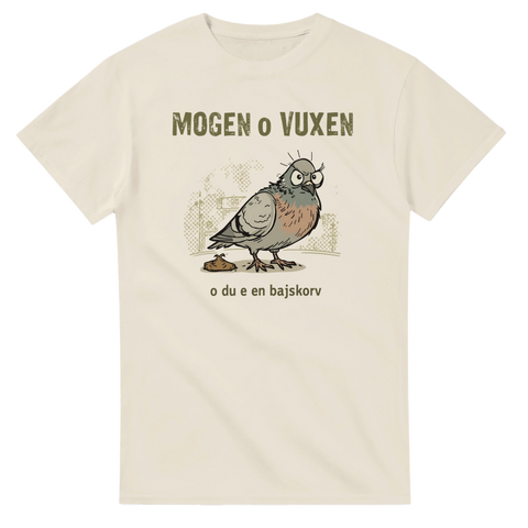 Tecknad sur fågel med roligt citat på en beige t-shirt med humor