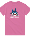 Tecknad haj med solglasögon och text "CRAZY SHARK" på rosa t-shirt.