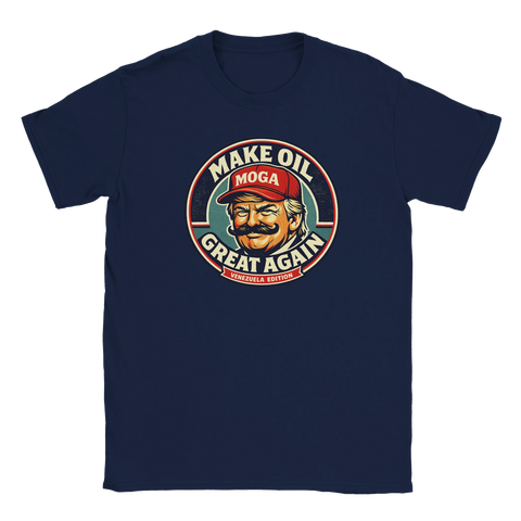Satirisk "Make Oil Great Again" logga med Trump-karikatyr i röd keps och mustasch på mörkblå t-shirt.