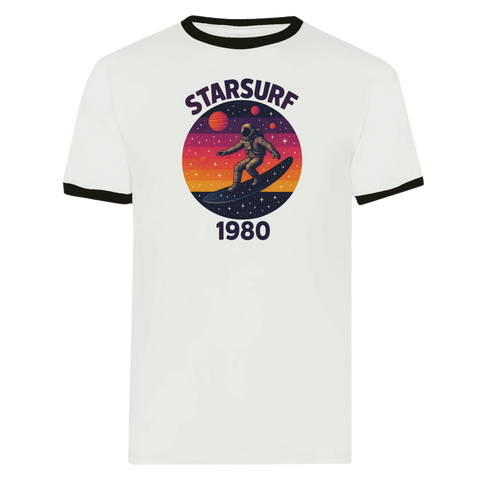 Grafisk illustration av en surfande astronaut i rymden – vit ringer t-shirt